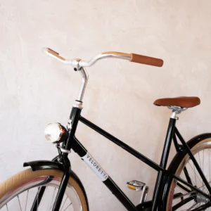 The Caferacer Bike in Black is a retro-inspired ride with a lightweight aluminum frame and stainless-steel components. Smooth, reliable, and stylish.